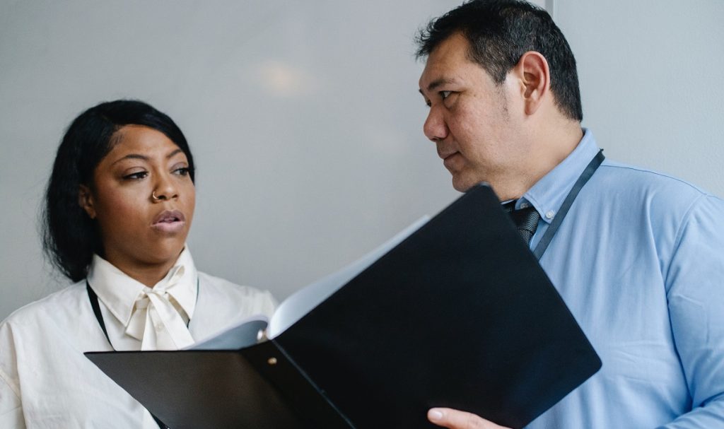 30 Executive Assistant Interview Questions & Sample Answers