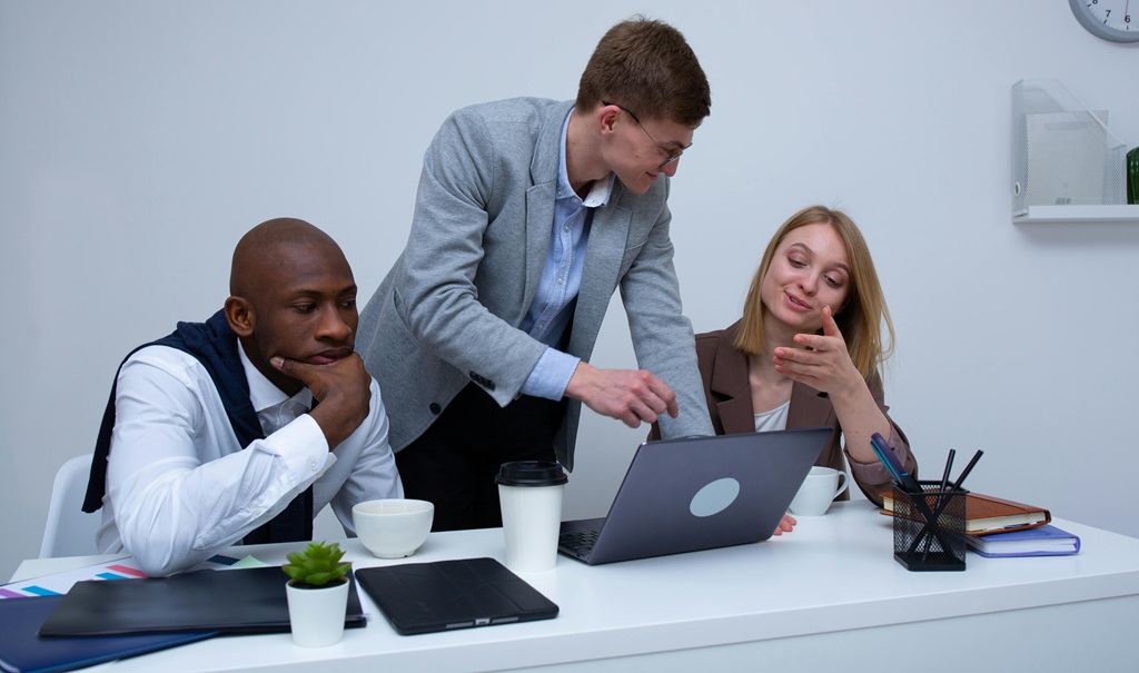 How To Create a Change Management Plan, Steps & Templates